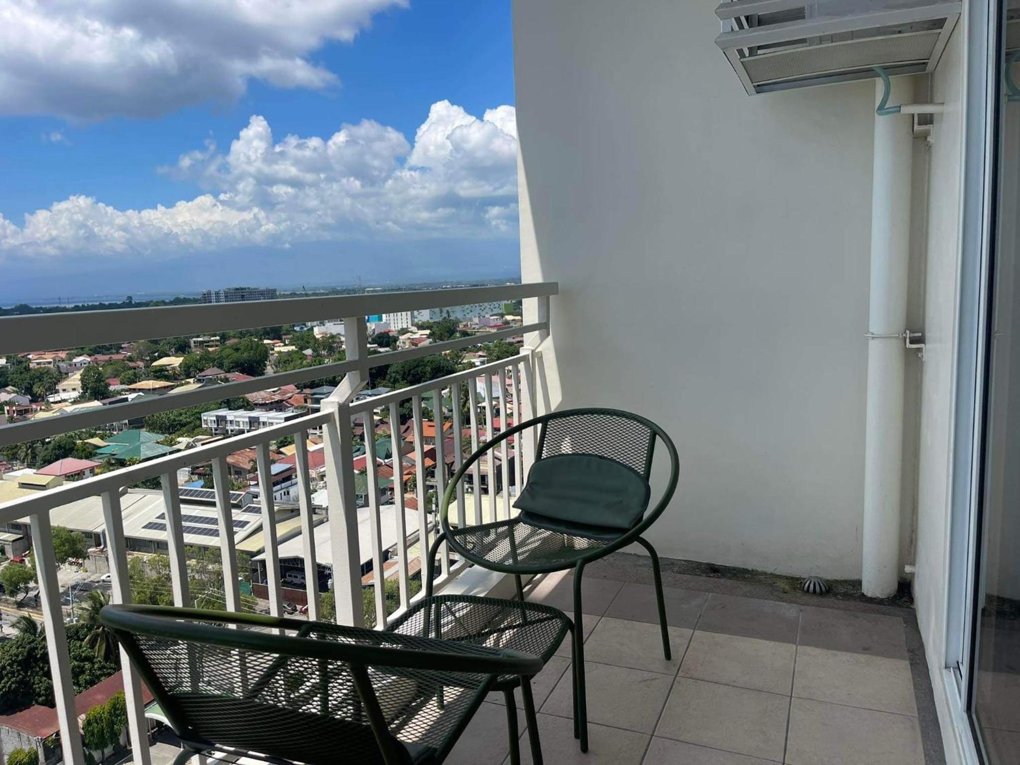 Verdon Parc Davao City With Balcony By Darpm Exterior photo