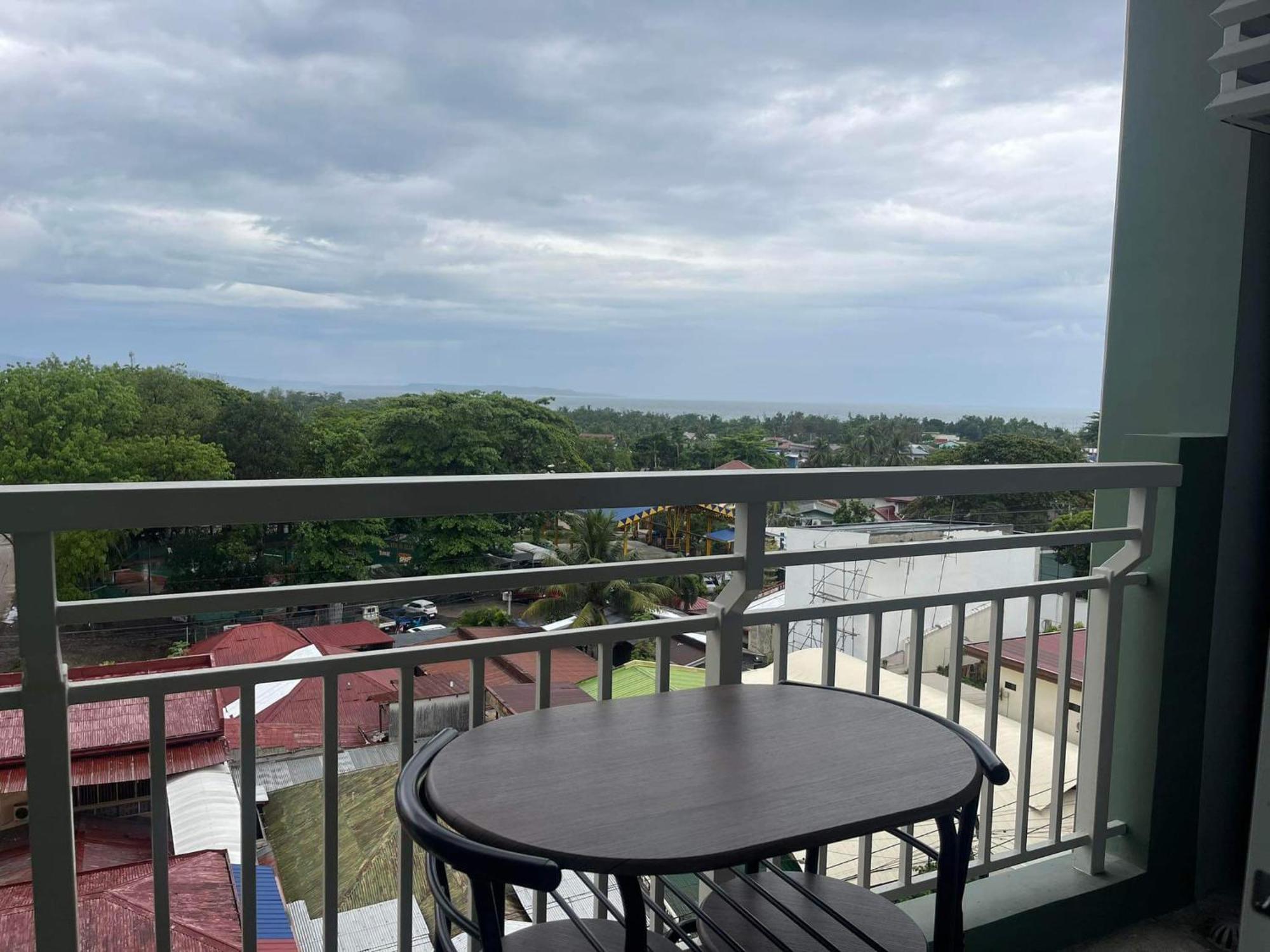 Verdon Parc Davao City With Balcony By Darpm Exterior photo